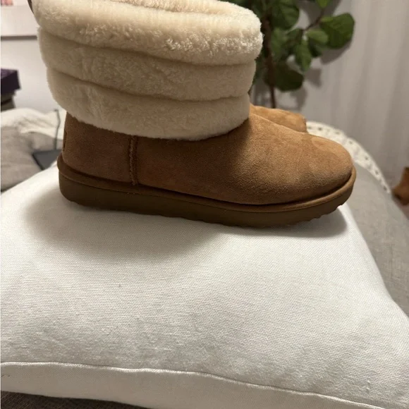 UGG Tan and Cream Sheepskin Boots - Picture 4 of 9